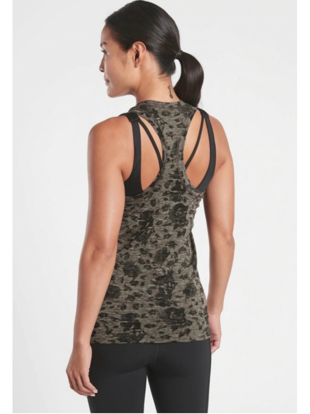 Women's Athleta Momentum Tank Top Medium Gray Black Floral - Picture 3 of 8